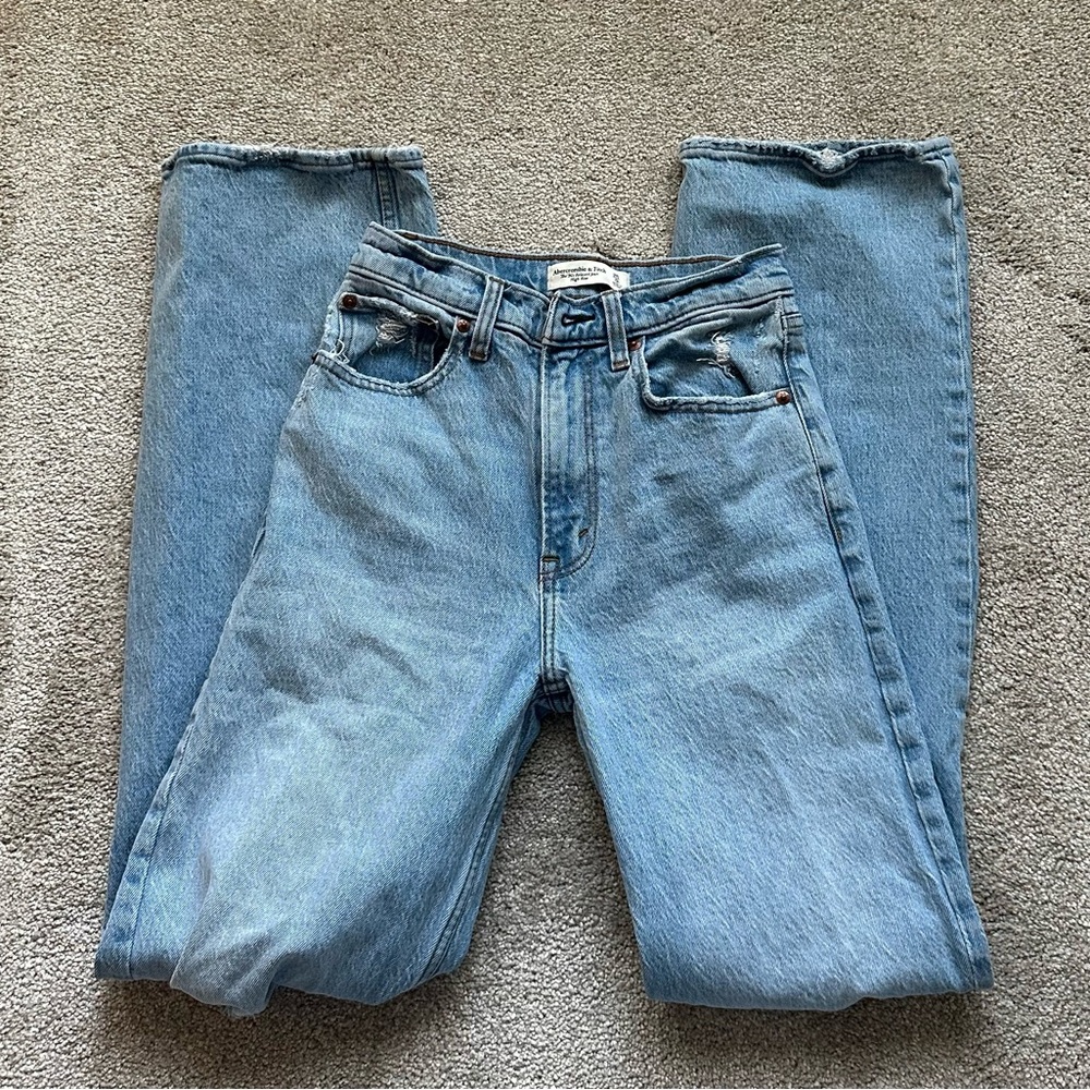 Abercrombie & Fitch 90’s Relaxed Jeans